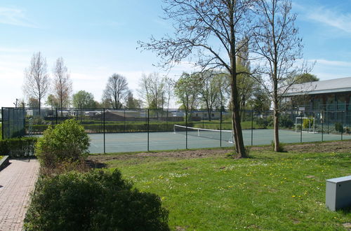 Foto 18 - Casa de 2 quartos em Dordrecht com piscina e terraço