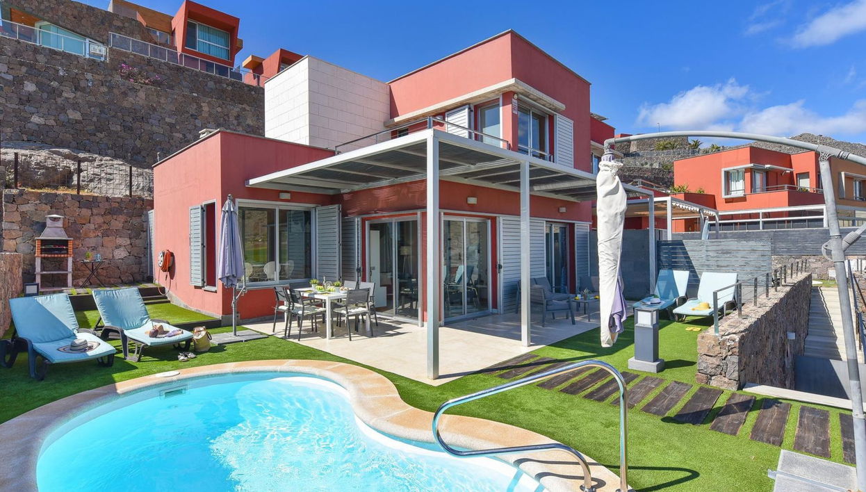 2 bedroom House in San Bartolomé de Tirajana with private pool and garden - Photo 1