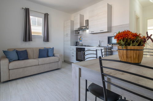 Foto 5 - Apartamento de 2 quartos em Valledoria com piscina e vistas do mar