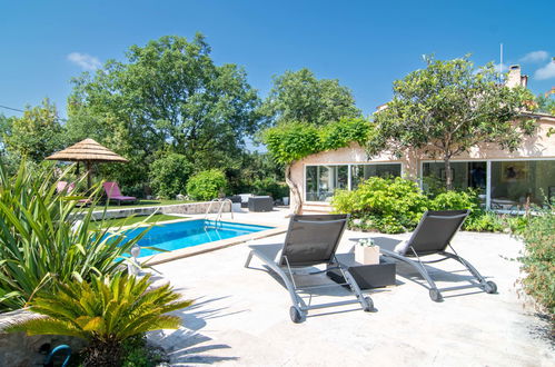 Foto 8 - Casa de 3 quartos em Bagnols-en-Forêt com piscina privada e jardim