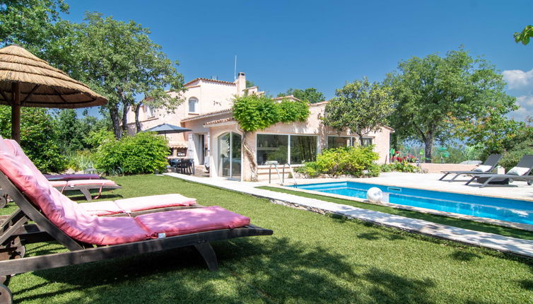 Foto 1 - Casa con 3 camere da letto a Bagnols-en-Forêt con piscina privata e terrazza