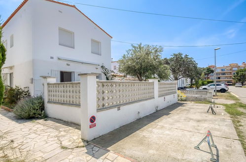 Photo 20 - Appartement de 2 chambres à Castelló d'Empúries avec jardin et terrasse