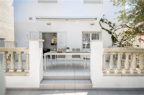 Foto 17 - Apartamento de 2 quartos em Castelló d'Empúries com terraço e vistas do mar