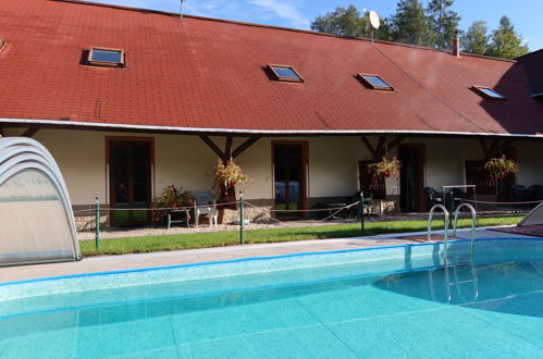 Foto 1 - Apartamento de 2 quartos em Desná com piscina e jardim