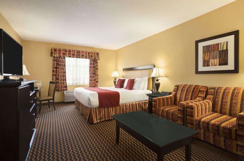 Photo 10 - Ramada by Wyndham Surrey/Langley