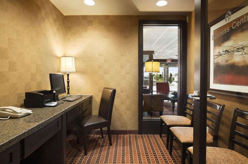 Photo 8 - Ramada by Wyndham Surrey/Langley