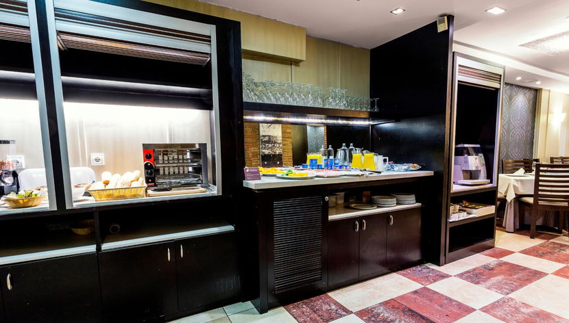 Torreluz Aparthotel - Photo 3