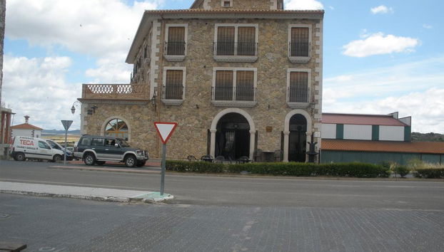 Complejo Peñafiel Caceres - Foto 2