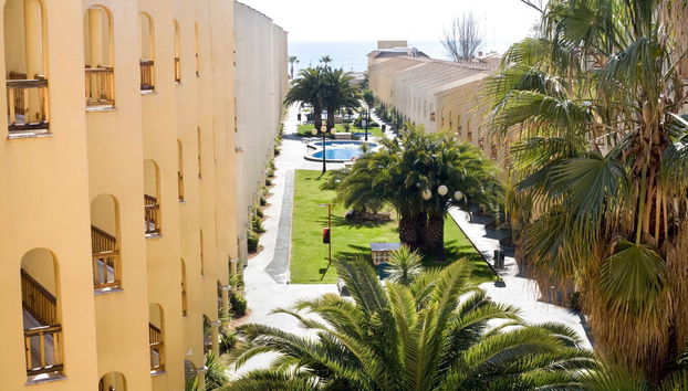 Apartamentos Turisticos Jardines del Plaza - Photo 2