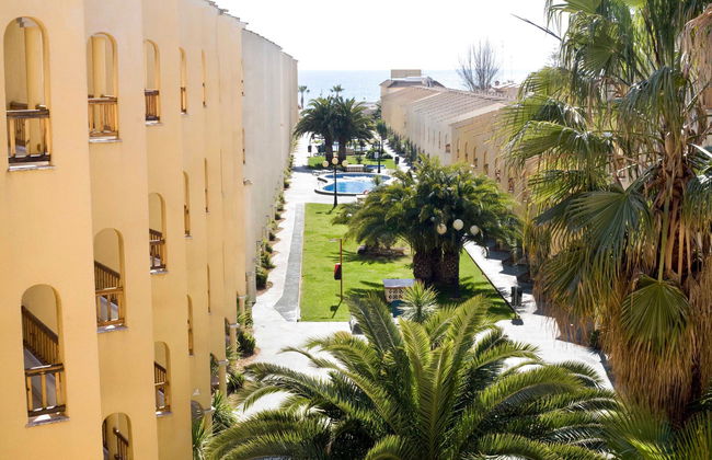 Apartamentos Turisticos Jardines del Plaza - Photo 2