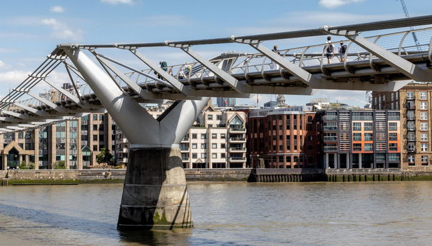 Locke at Broken Wharf, Millennium Bridge - Photo 2