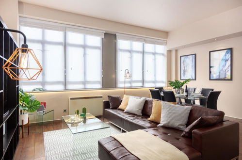 Photo 9 - Luxurious Lawrence House Serviced Apartment