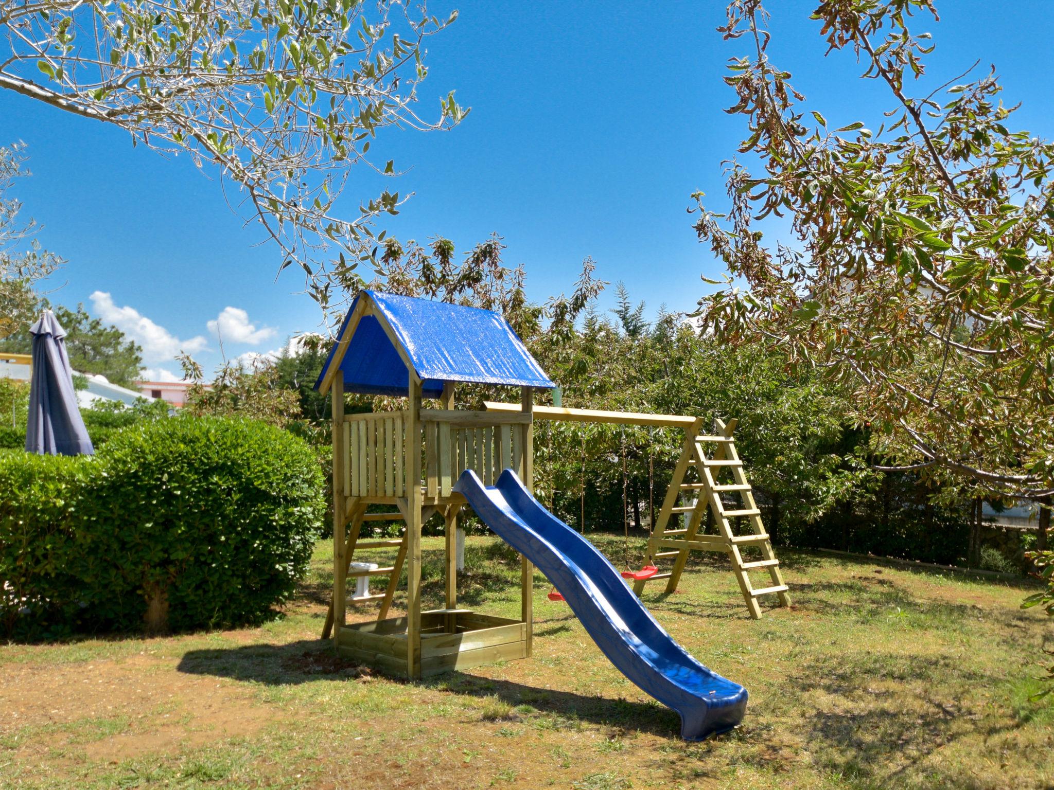 Foto 17 - Appartamento con 2 camere da letto a Vir con piscina e giardino