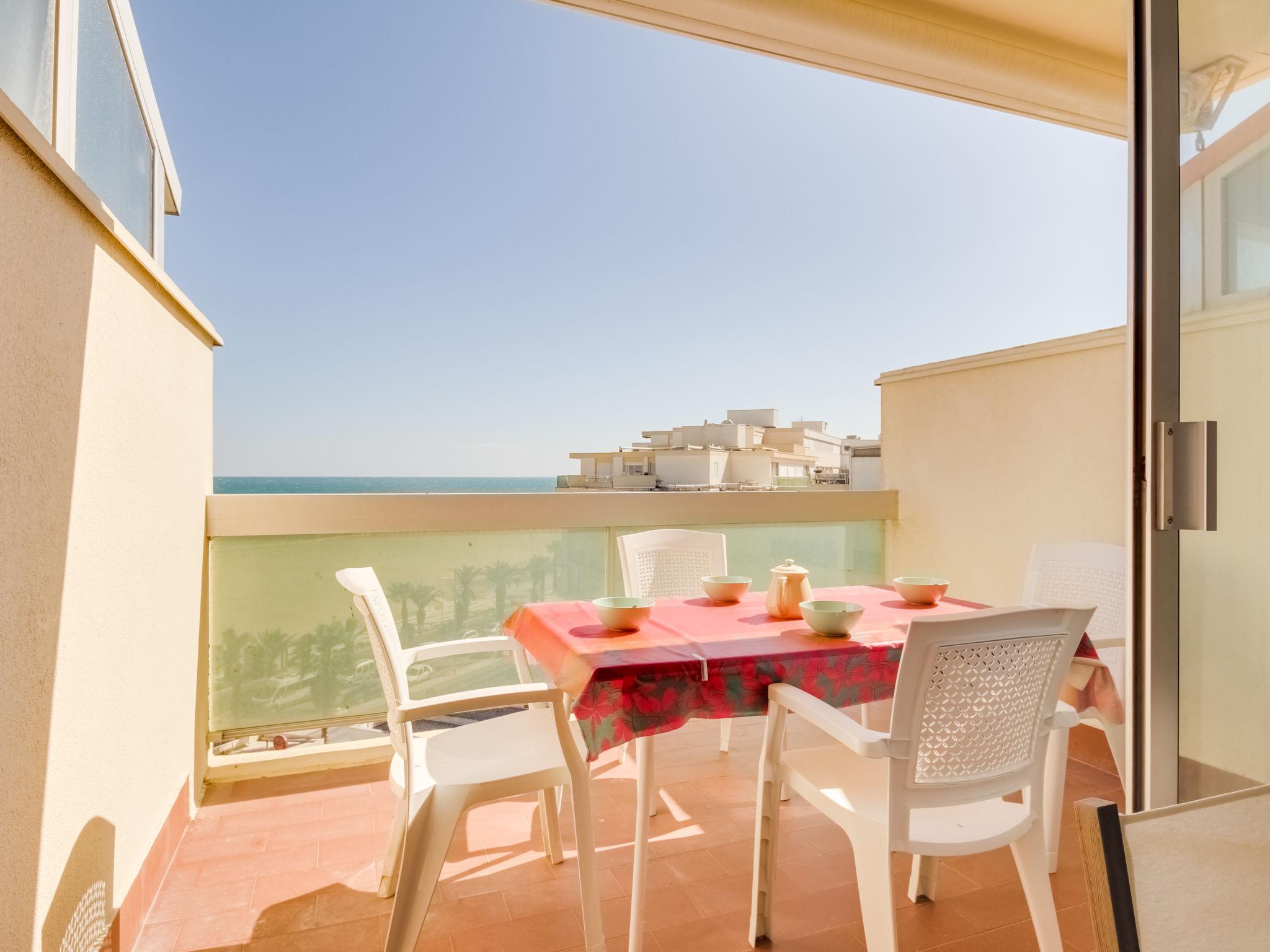Foto 22 - Appartamento con 1 camera da letto a Canet-en-Roussillon con terrazza e vista mare