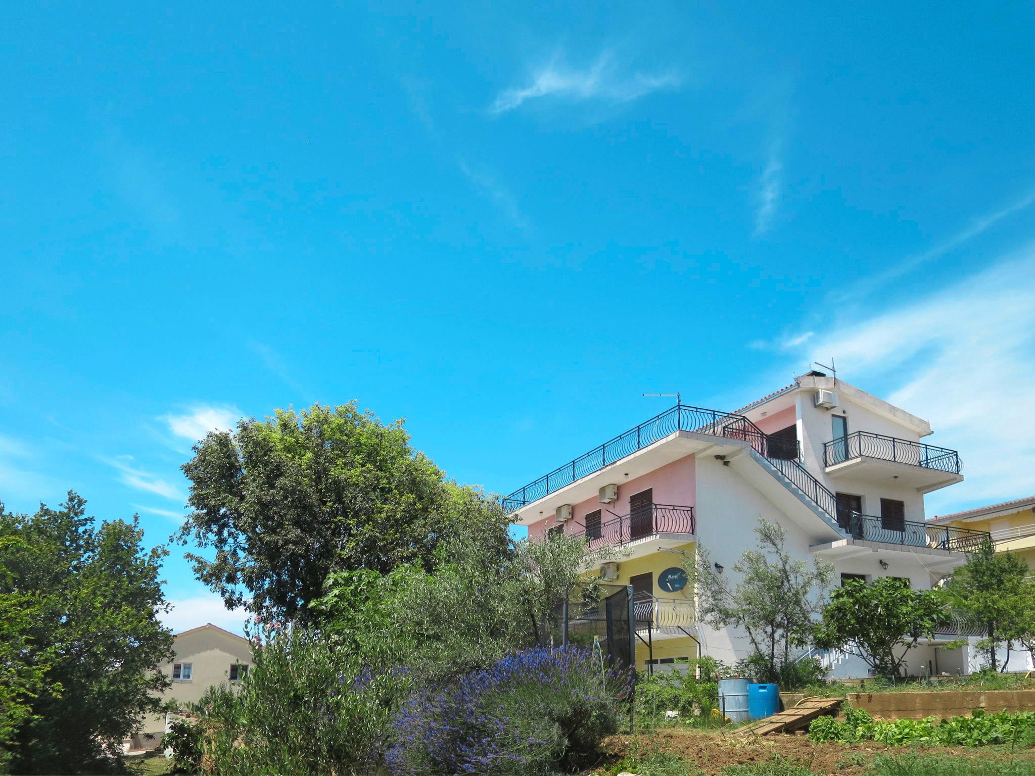 Foto 18 - Apartamento de 3 quartos em Jasenice com terraço e vistas do mar