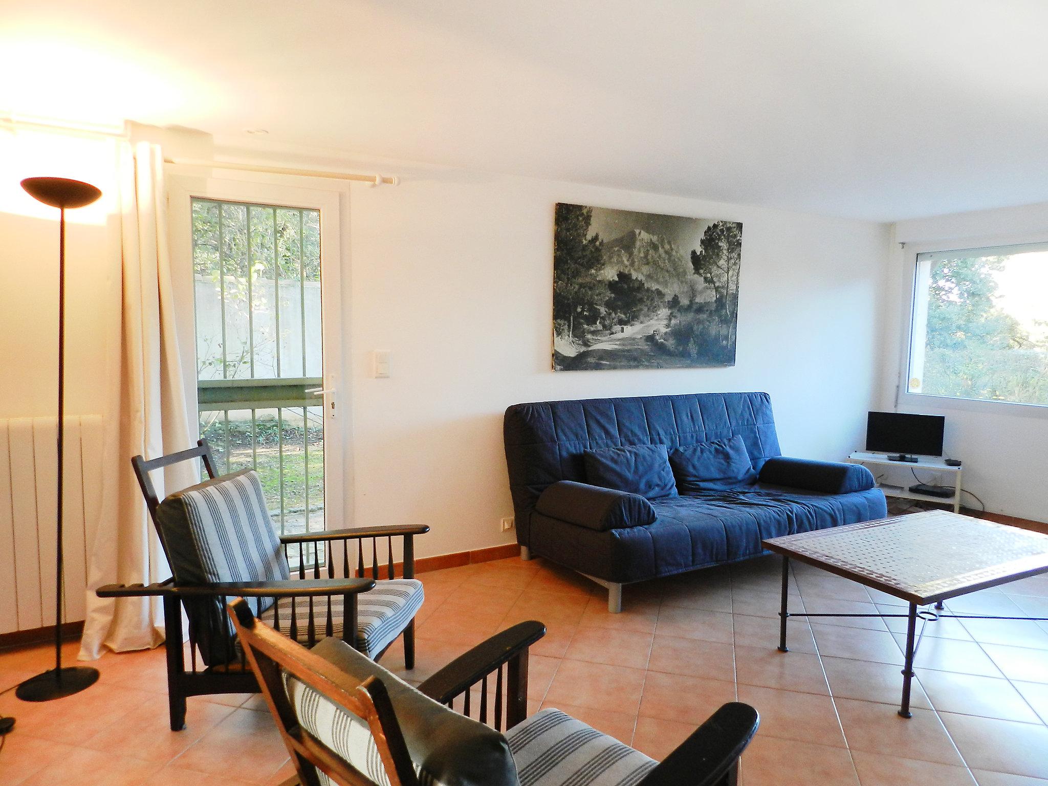 Photo 3 - 1 bedroom Apartment in Fuveau with swimming pool and garden