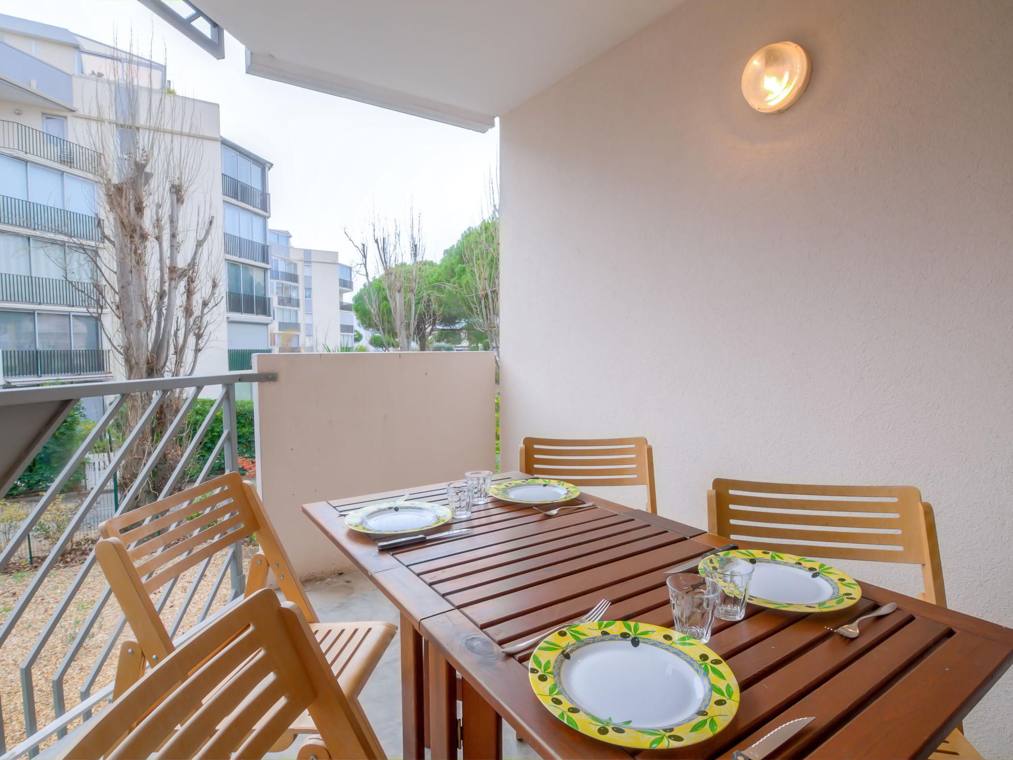 Foto 10 - Apartamento de 1 habitación en Le Grau-du-Roi con piscina y vistas al mar