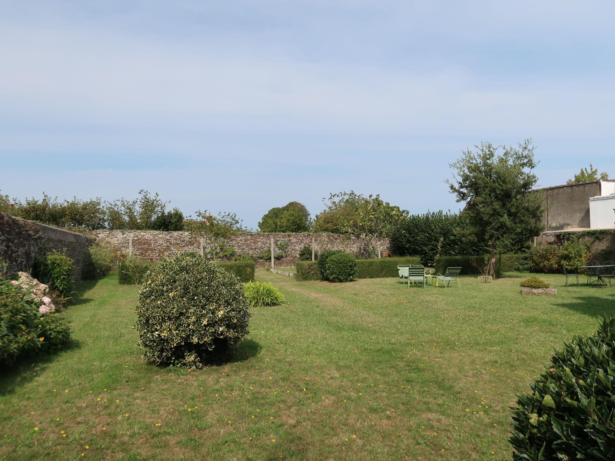 Photo 26 - 3 bedroom House in Binic-Étables-sur-Mer with garden and terrace