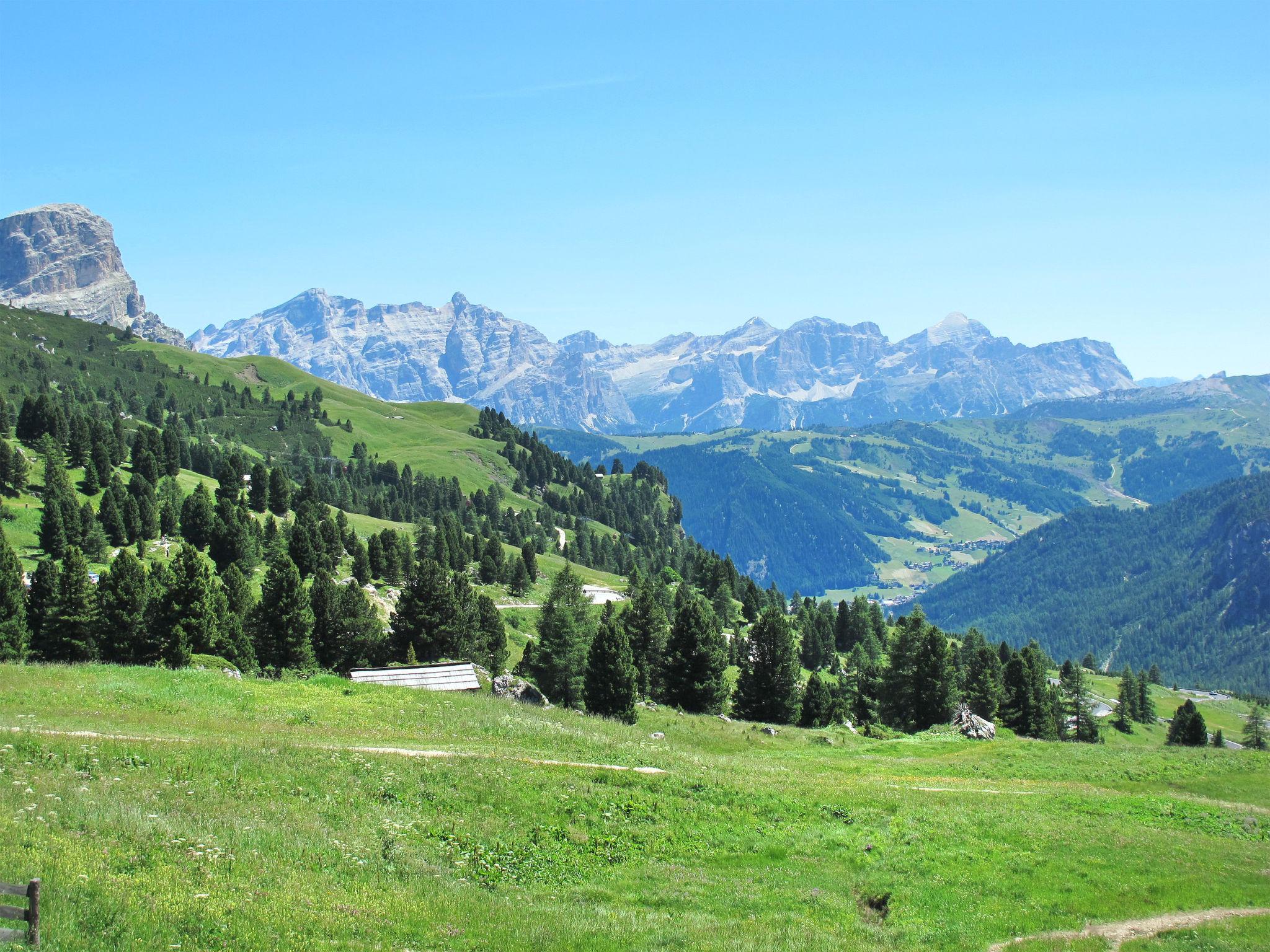 Foto 3 - Apartamento de 3 quartos em Santa Cristina Valgardena com banheira de hidromassagem e vista para a montanha