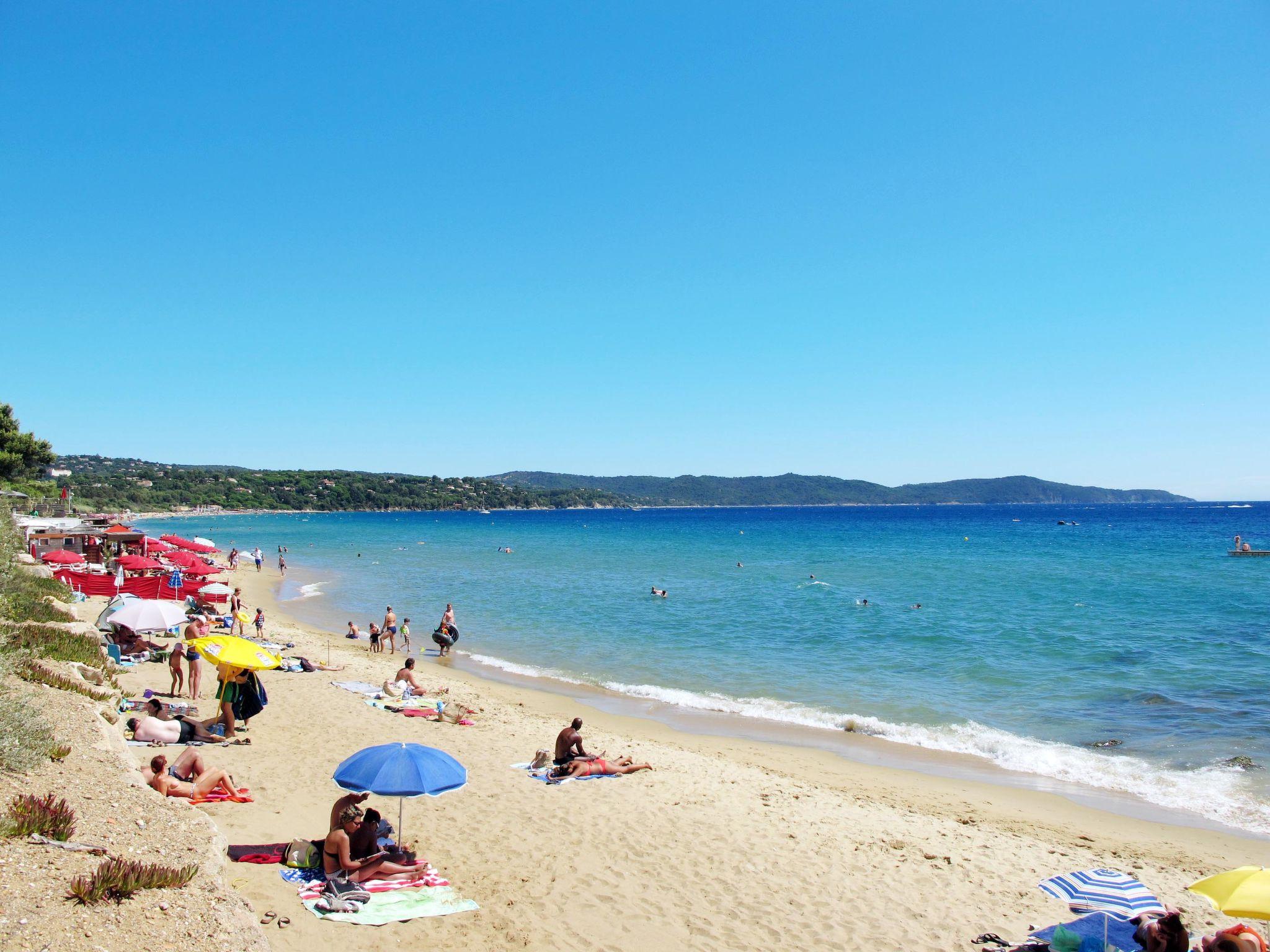 Foto 21 - Appartamento con 2 camere da letto a Cavalaire-sur-Mer con piscina e vista mare