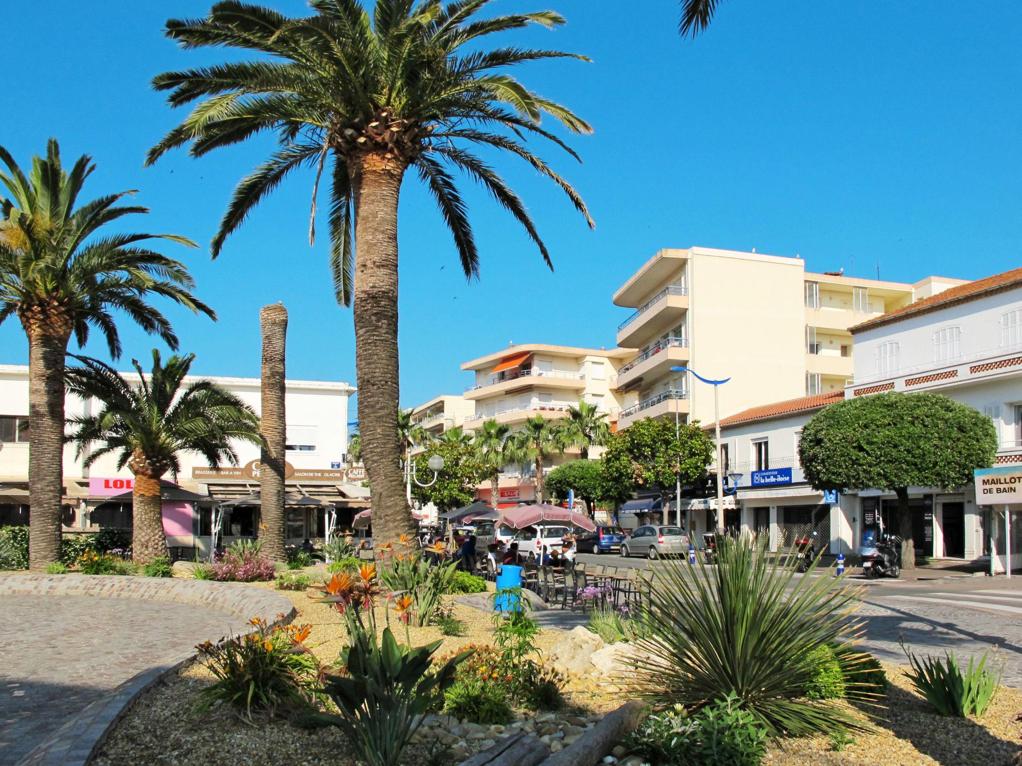 Foto 18 - Appartamento con 2 camere da letto a Cavalaire-sur-Mer con giardino e vista mare