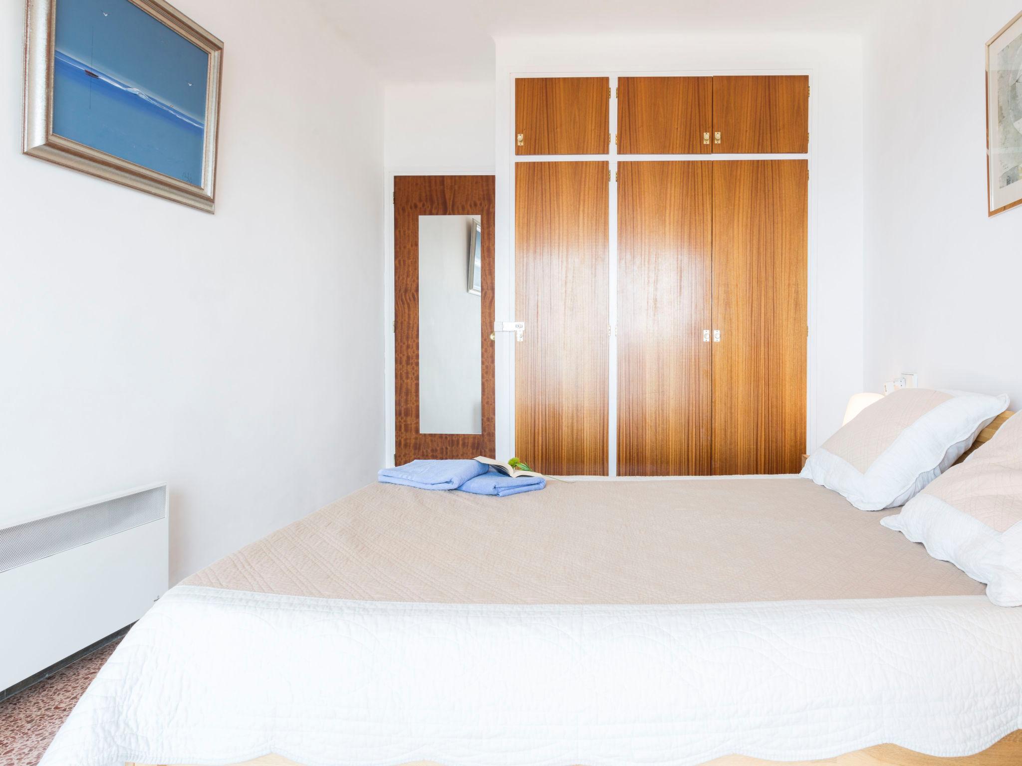 Foto 12 - Appartamento con 2 camere da letto a Roses con giardino e vista mare