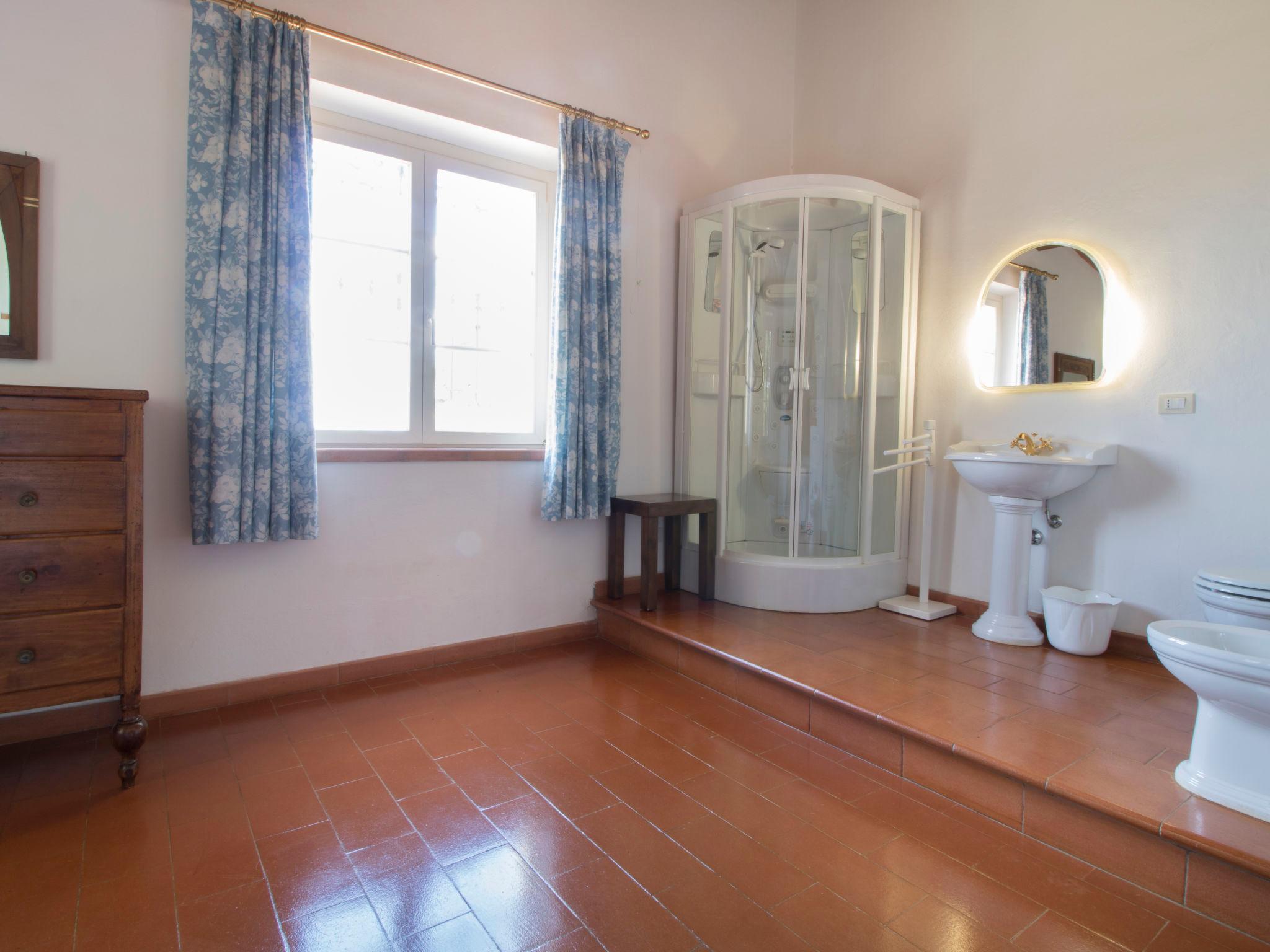 Photo 18 - 4 bedroom House in Riparbella with private pool