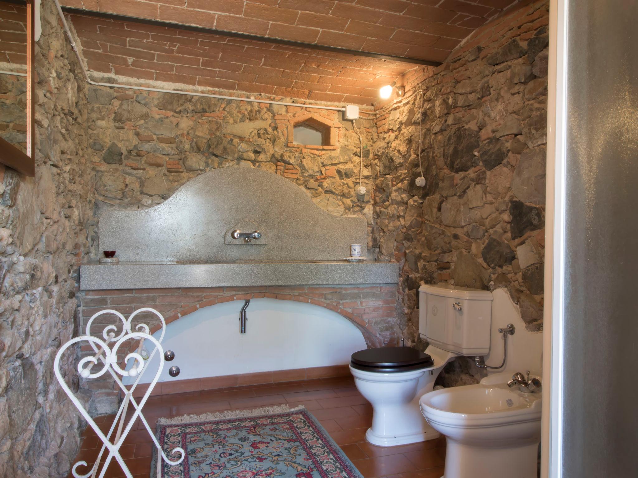 Photo 24 - 6 bedroom House in Riparbella with private pool
