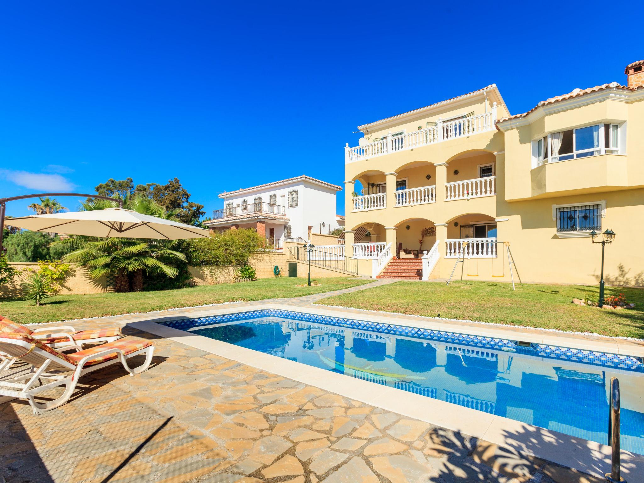 Photo 1 - Maison de 5 chambres à Rincón de la Victoria avec piscine privée et vues à la mer