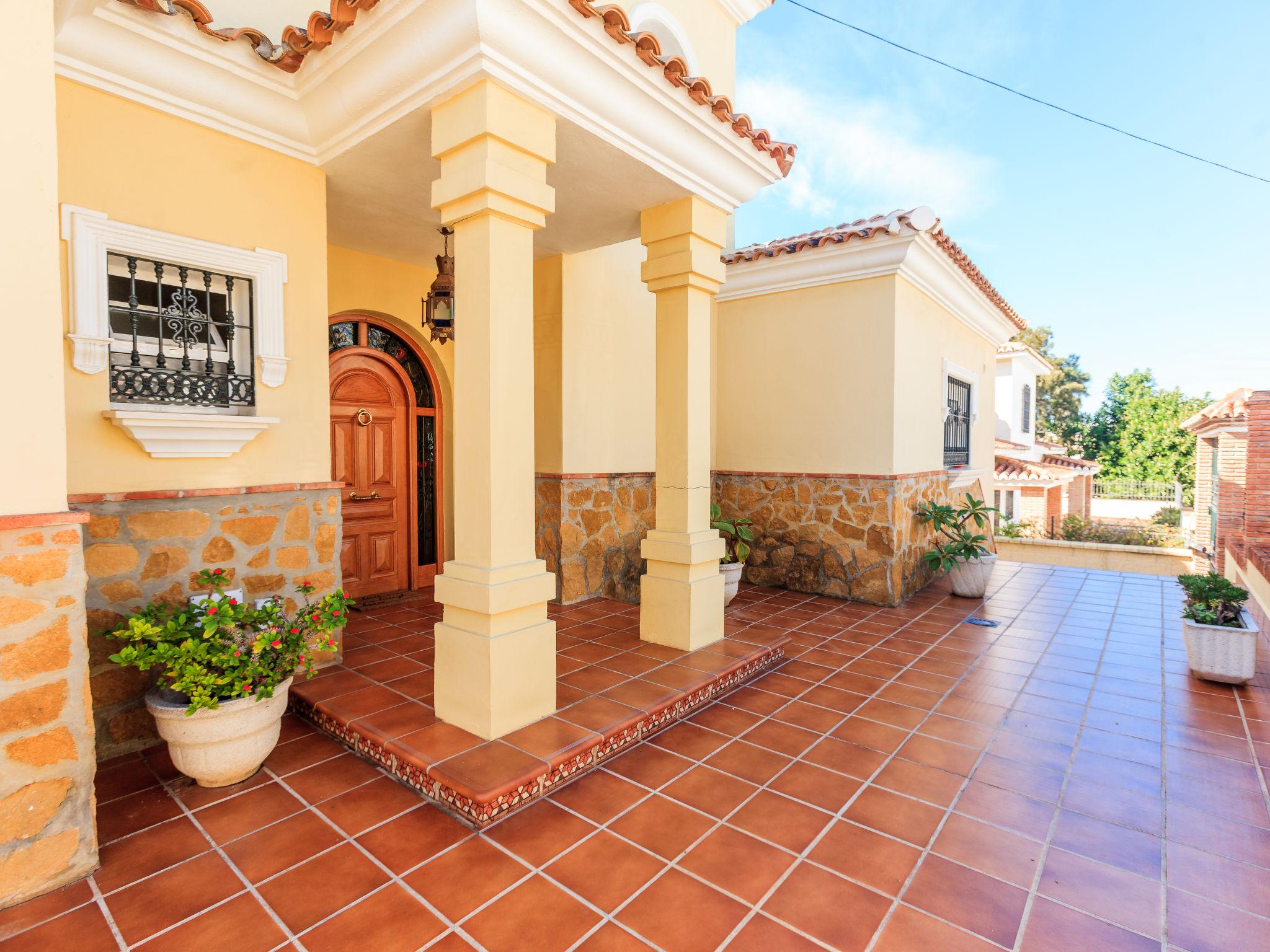 Photo 22 - Maison de 5 chambres à Rincón de la Victoria avec piscine privée et jardin