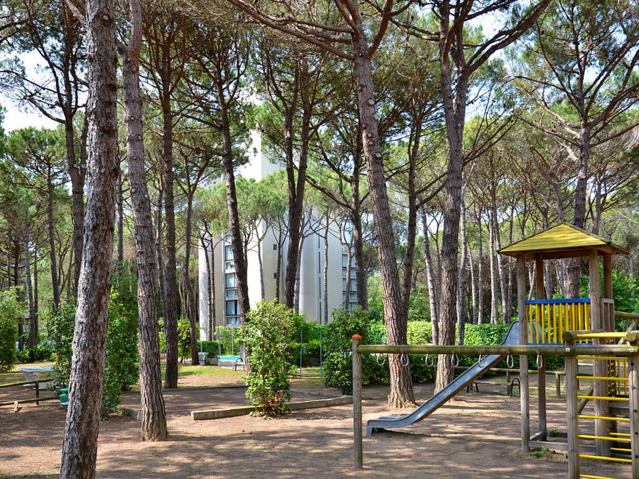 Photo 15 - Appartement de 2 chambres à San Michele al Tagliamento avec piscine et jardin