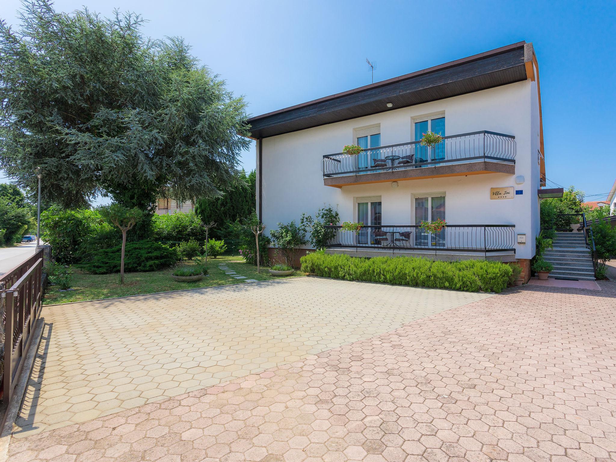 Foto 44 - Casa con 4 camere da letto a Umag con piscina privata e giardino