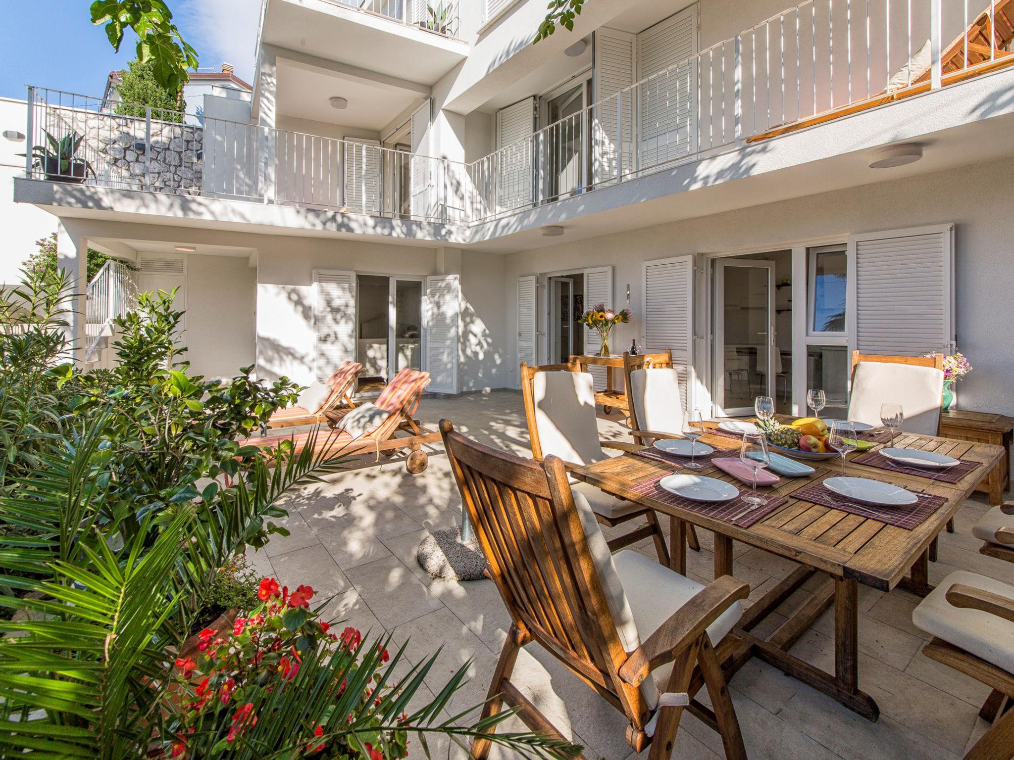 Photo 10 - Maison de 4 chambres à Crikvenica avec piscine privée et vues à la mer