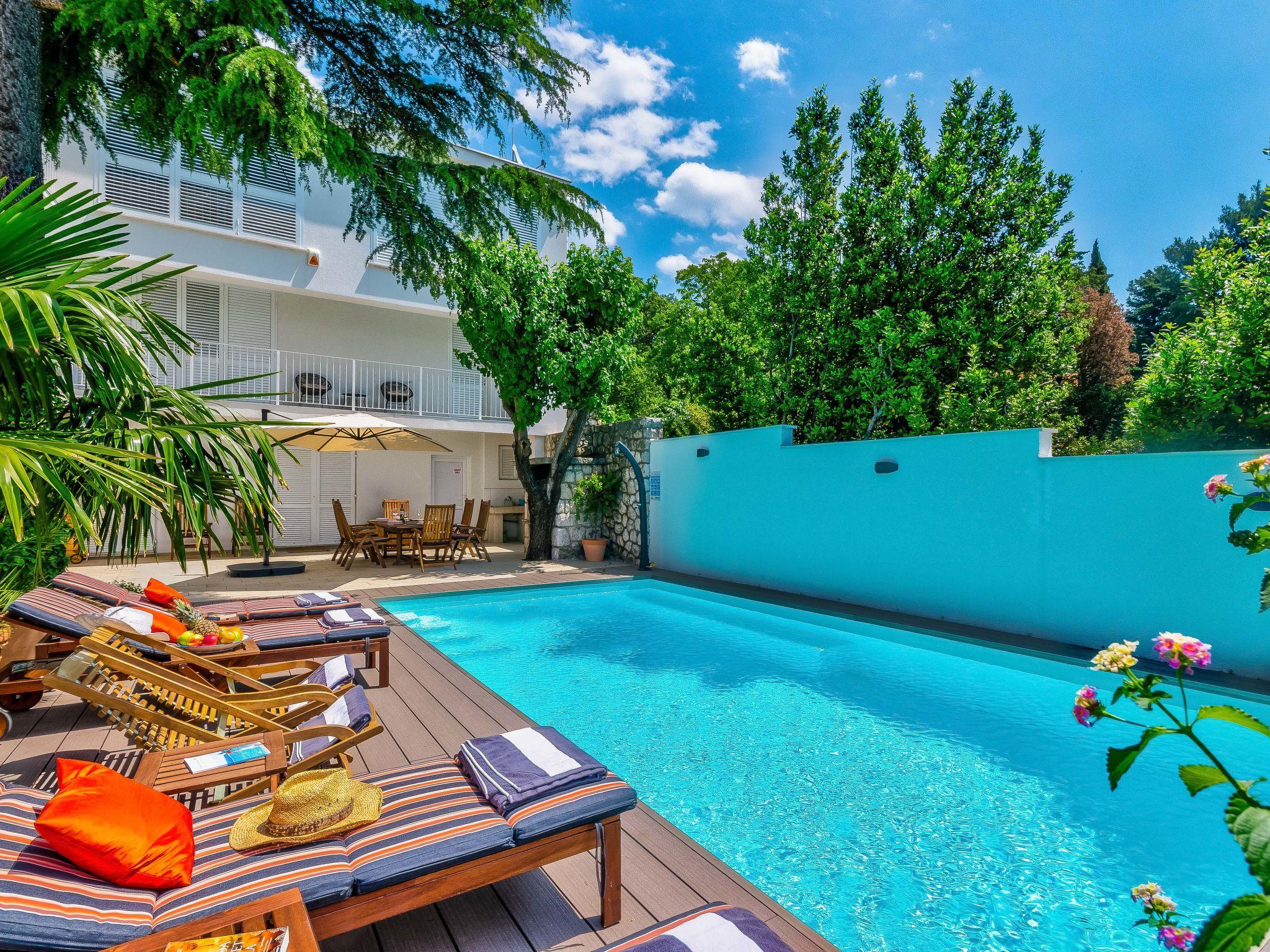 Photo 2 - Maison de 4 chambres à Crikvenica avec piscine privée et jardin