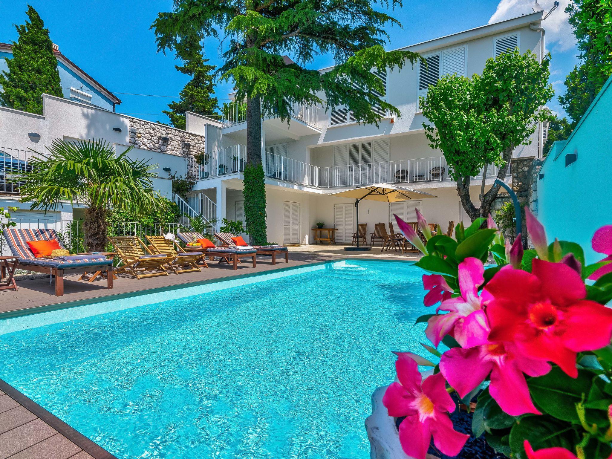 Photo 1 - Maison de 4 chambres à Crikvenica avec piscine privée et vues à la mer