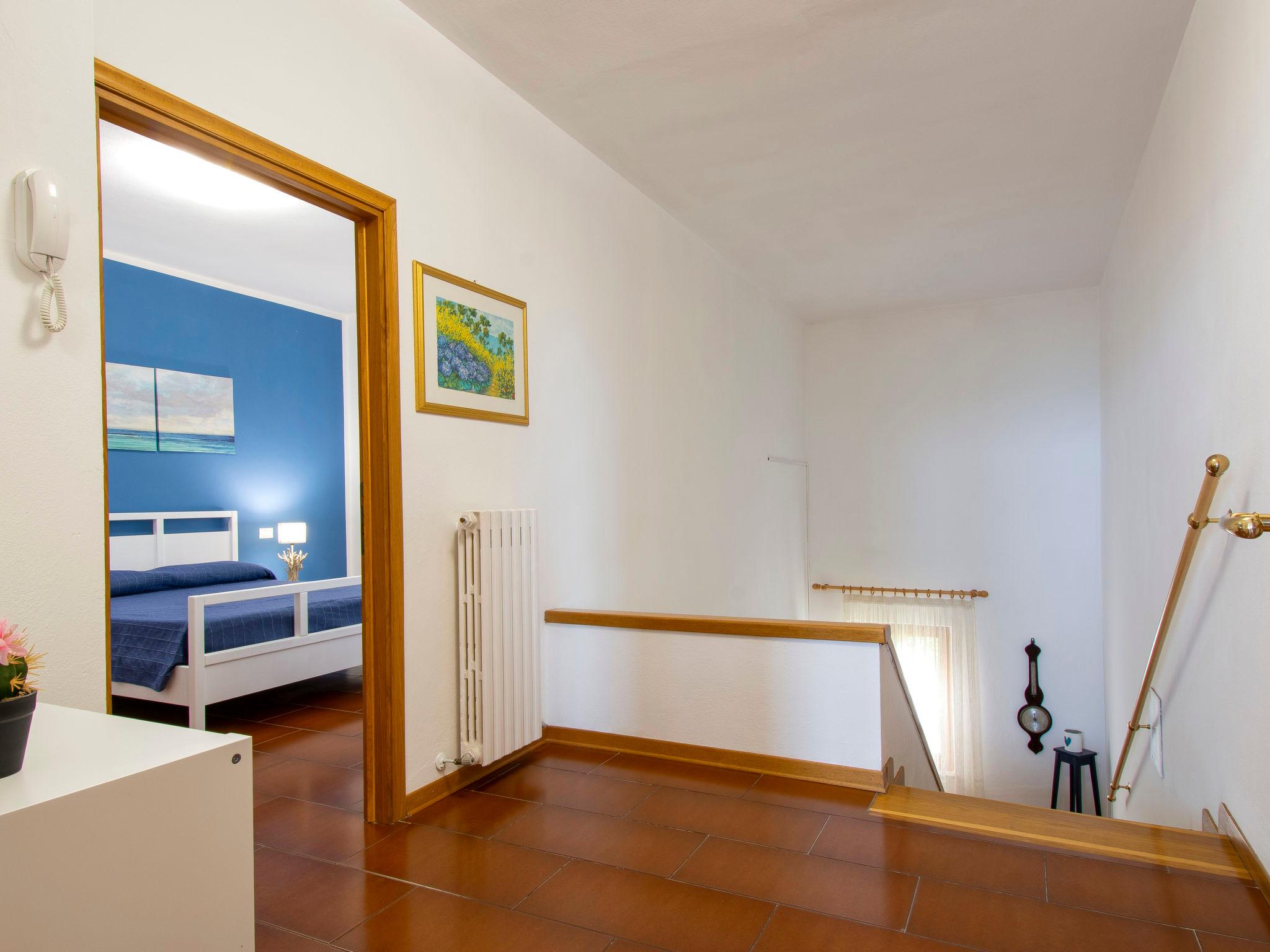 Photo 12 - 2 bedroom Apartment in San Vincenzo with terrace and sea view