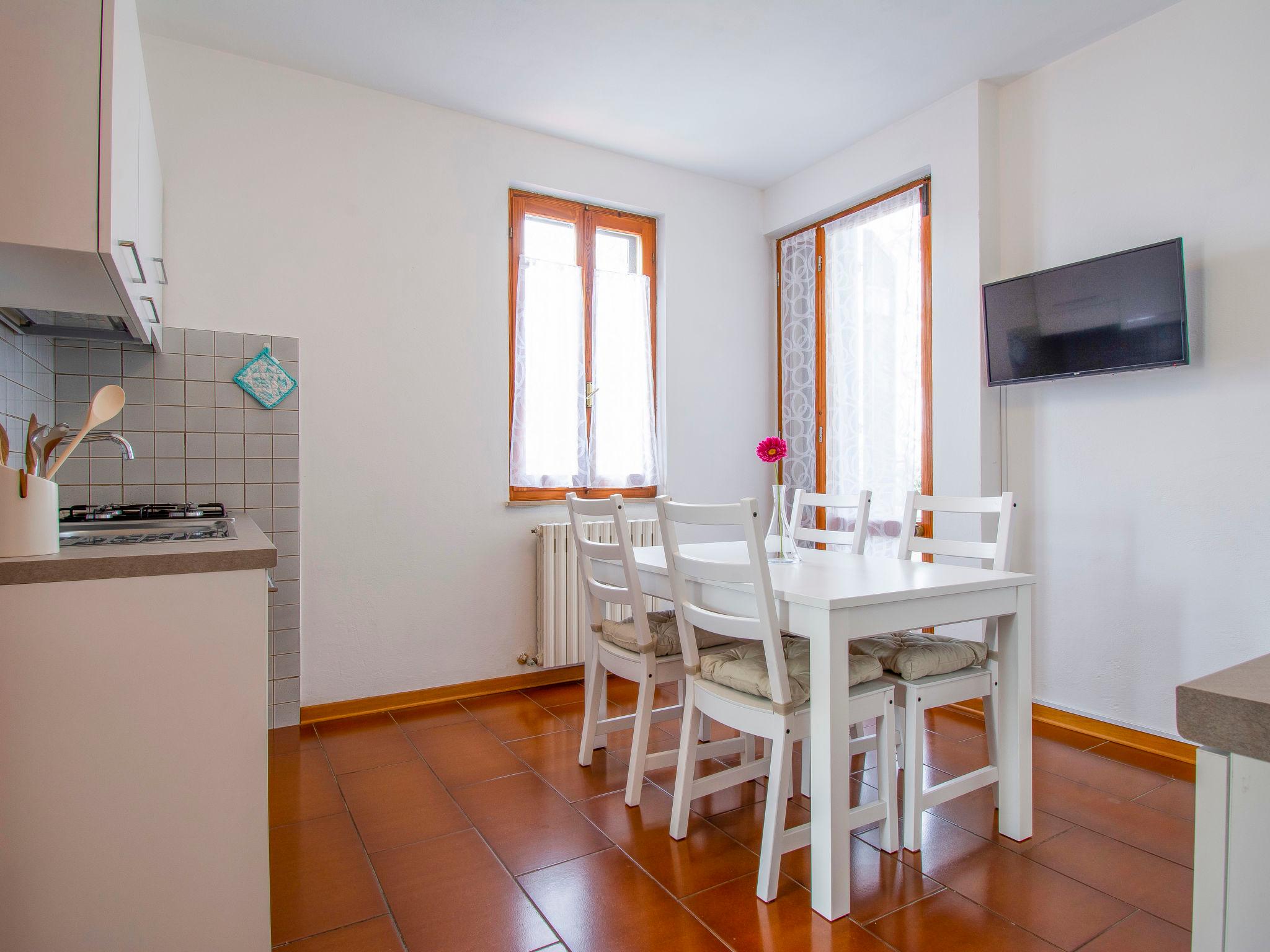 Photo 11 - 2 bedroom Apartment in San Vincenzo with garden and terrace