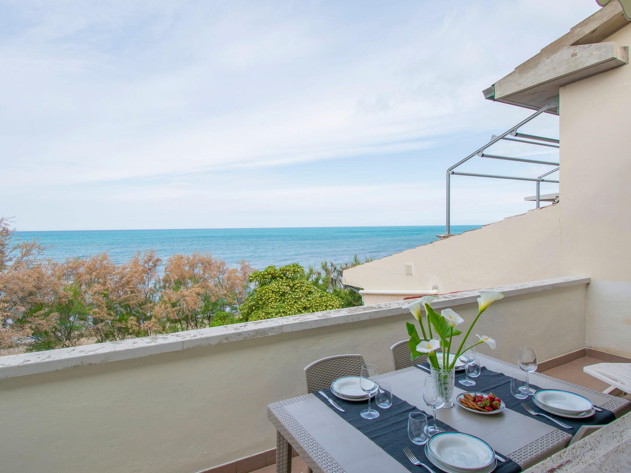 Photo 19 - 2 bedroom Apartment in San Vincenzo with terrace and sea view