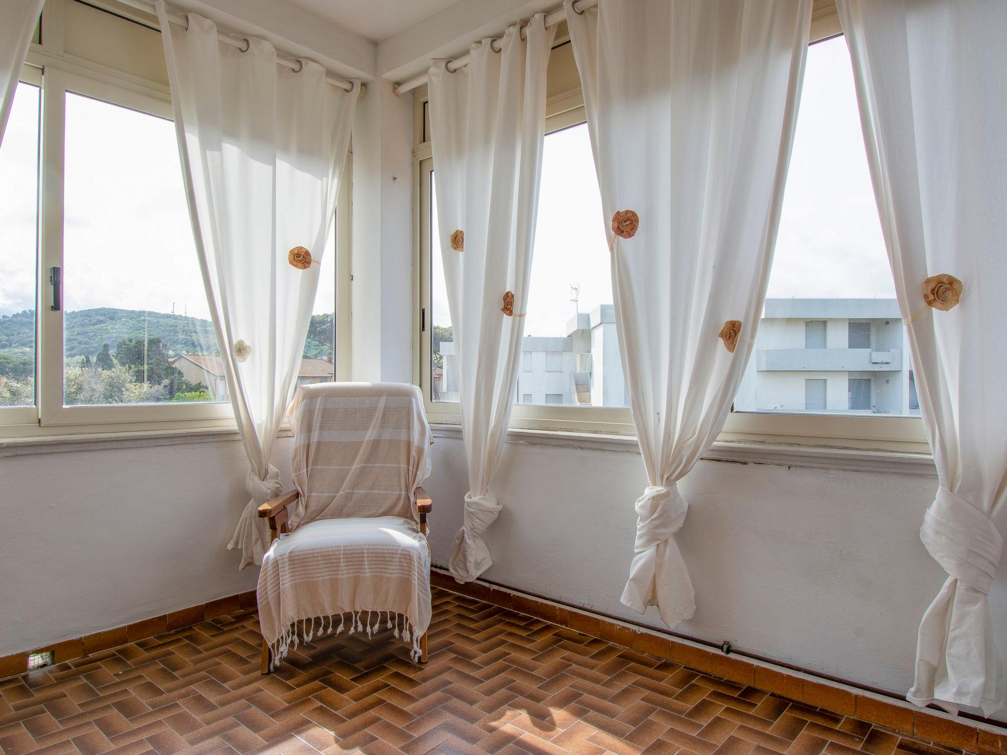 Photo 10 - 2 bedroom Apartment in San Vincenzo with garden and terrace