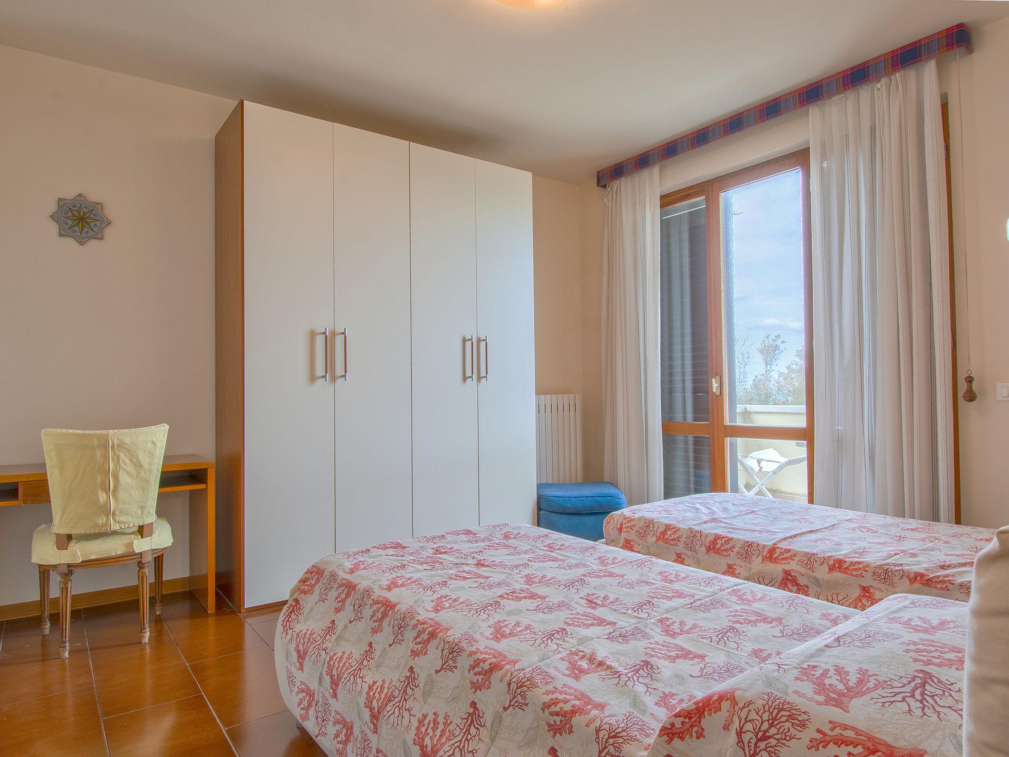 Foto 15 - Apartamento de 2 habitaciones en San Vincenzo con terraza y vistas al mar
