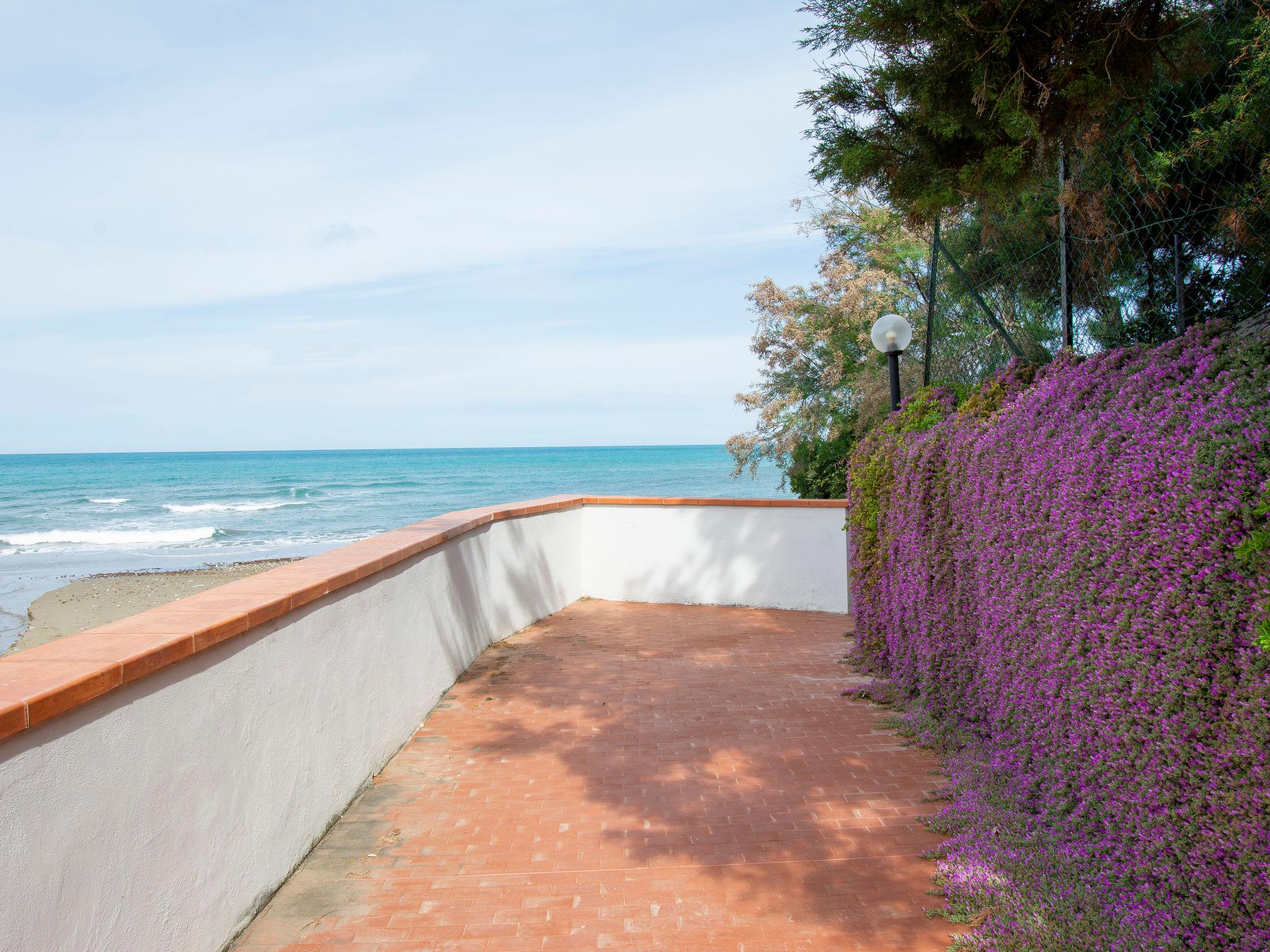 Foto 5 - Apartment mit 2 Schlafzimmern in San Vincenzo mit terrasse und blick aufs meer