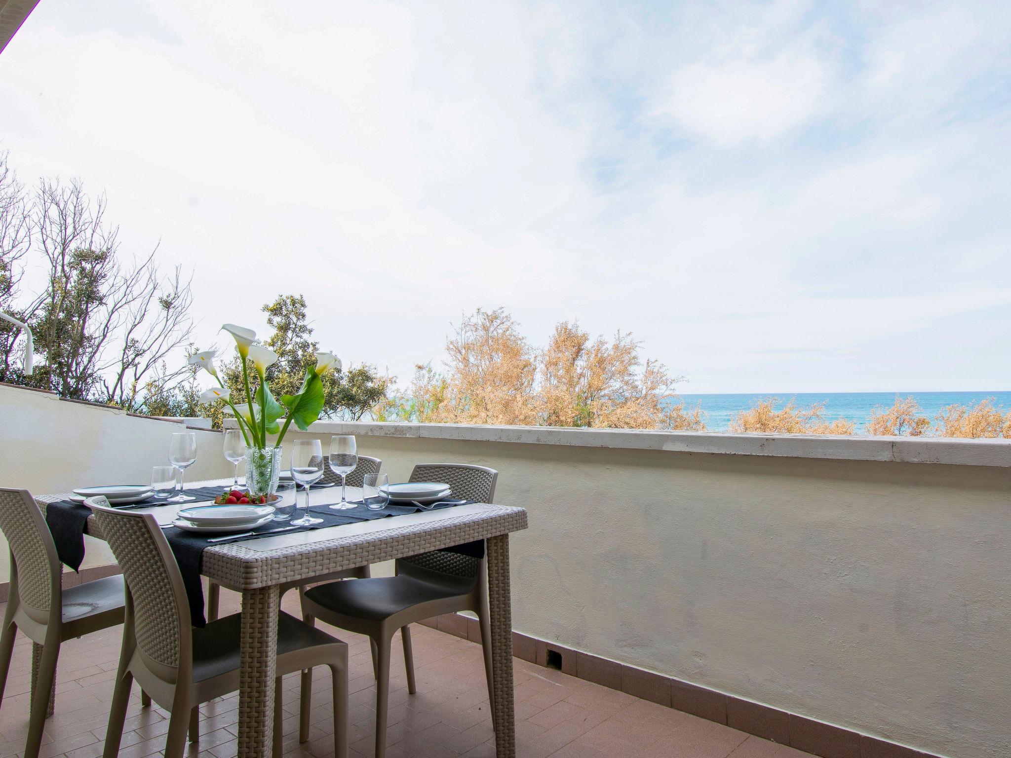 Photo 26 - 2 bedroom Apartment in San Vincenzo with terrace and sea view