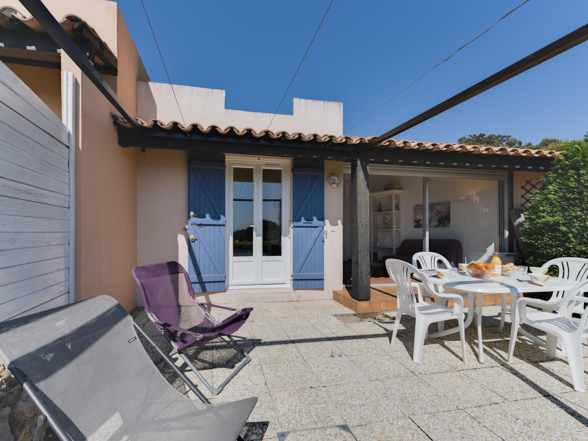 Photo 1 - Maison de 2 chambres à La Croix-Valmer avec piscine et vues à la mer