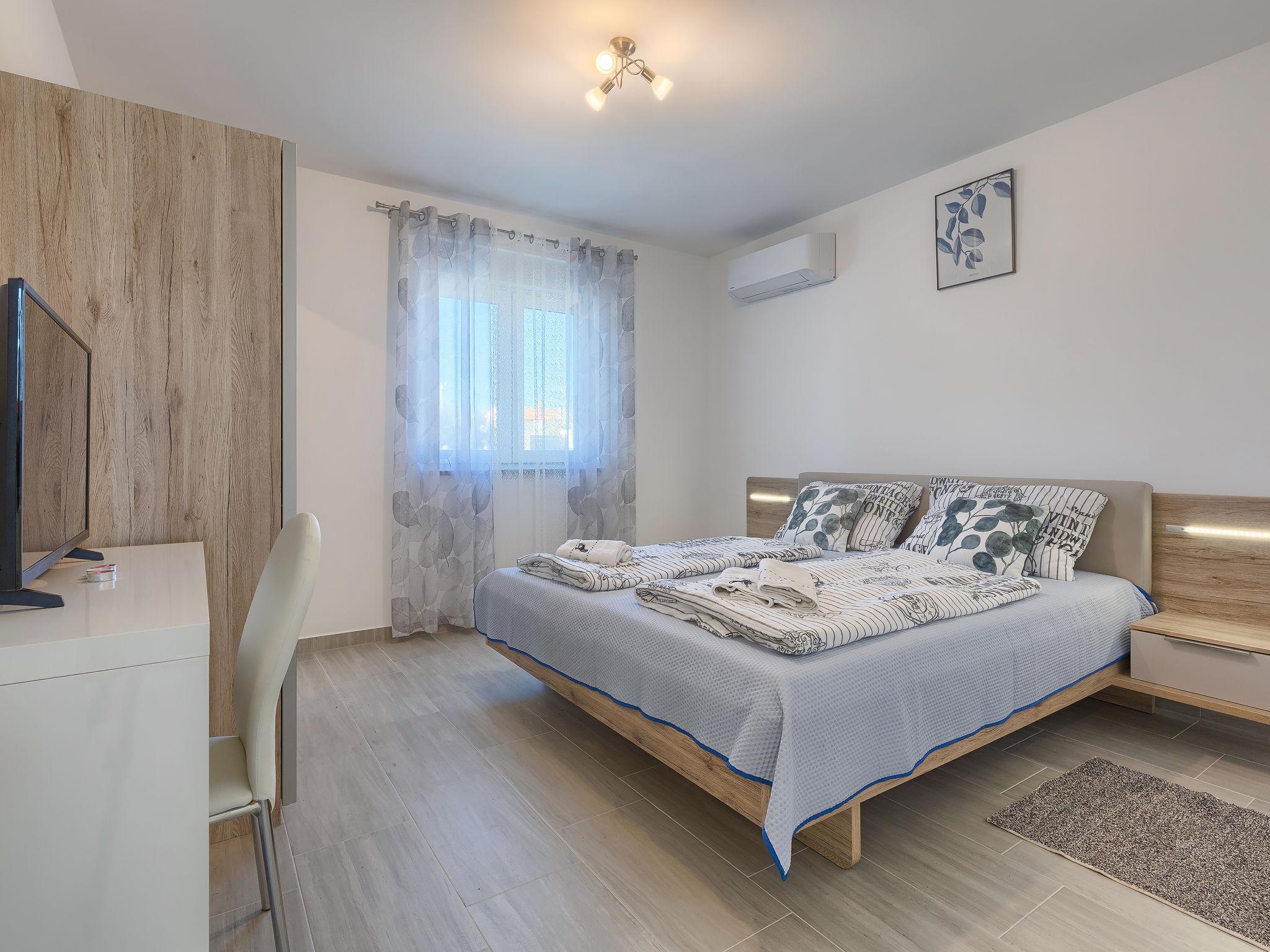 Foto 5 - Casa con 3 camere da letto a Poreč con piscina privata e giardino