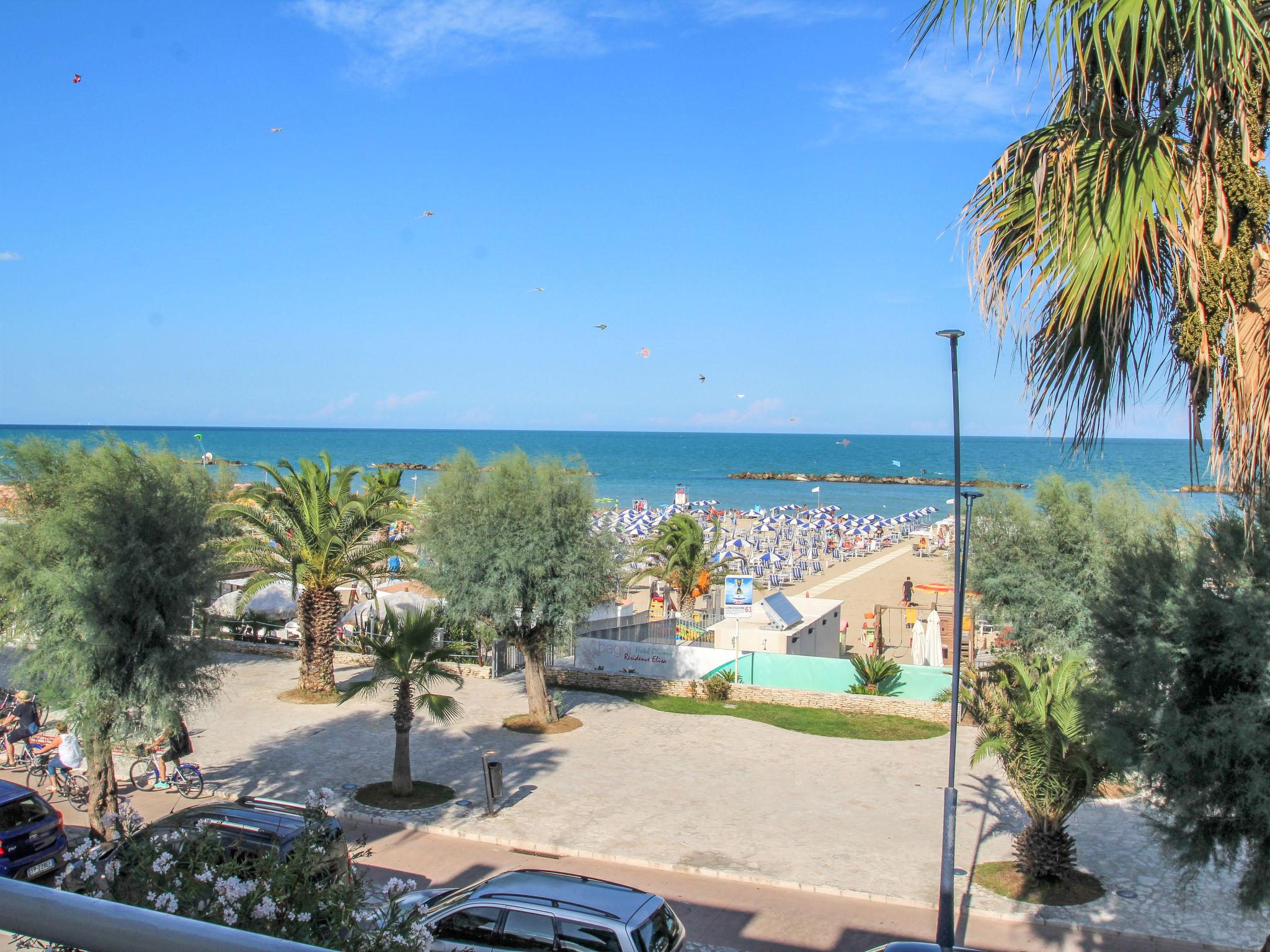 Foto 5 - Apartamento de 1 quarto em San Benedetto del Tronto com vistas do mar