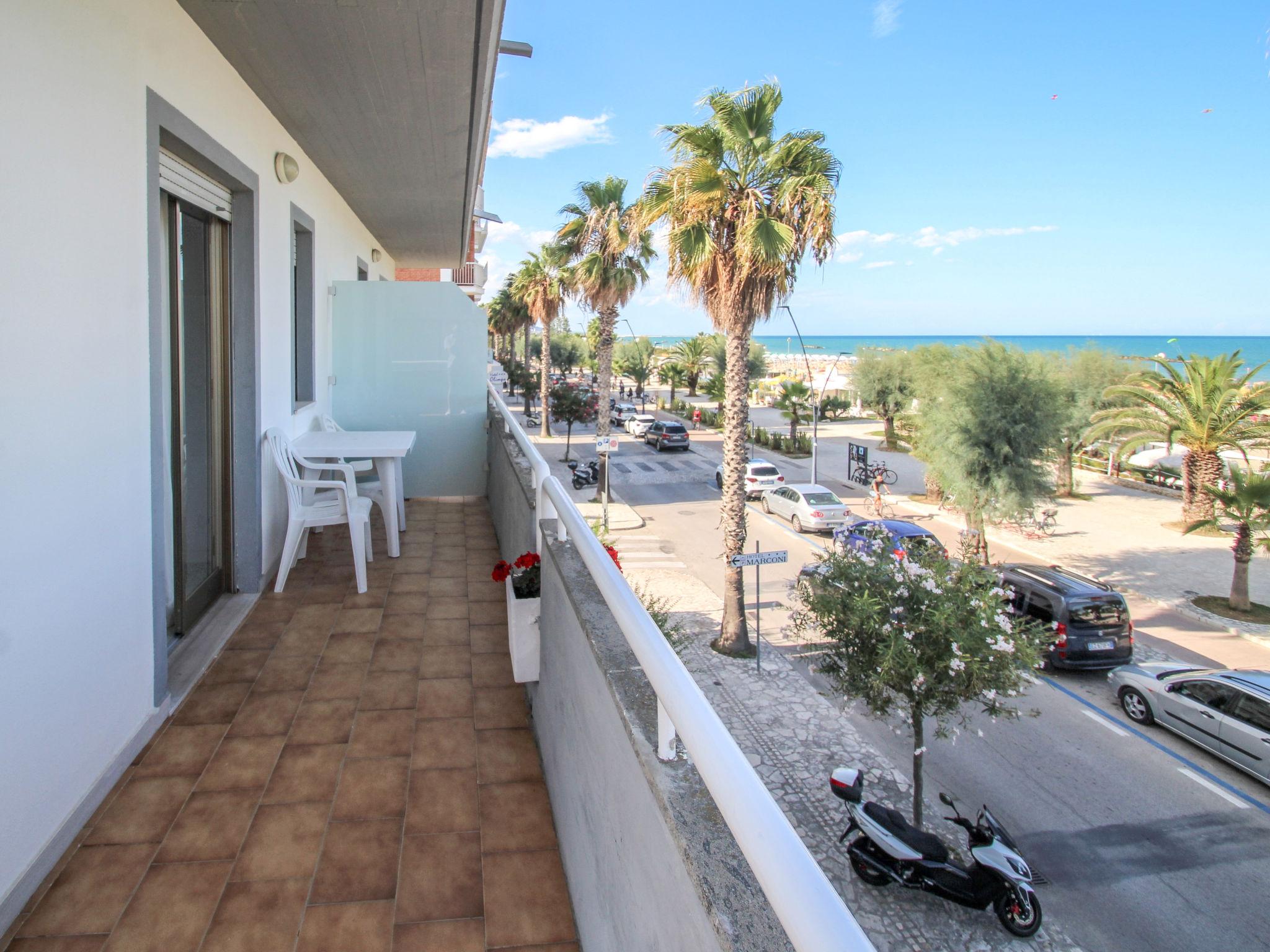 Photo 17 - Appartement de 1 chambre à San Benedetto del Tronto avec vues à la mer