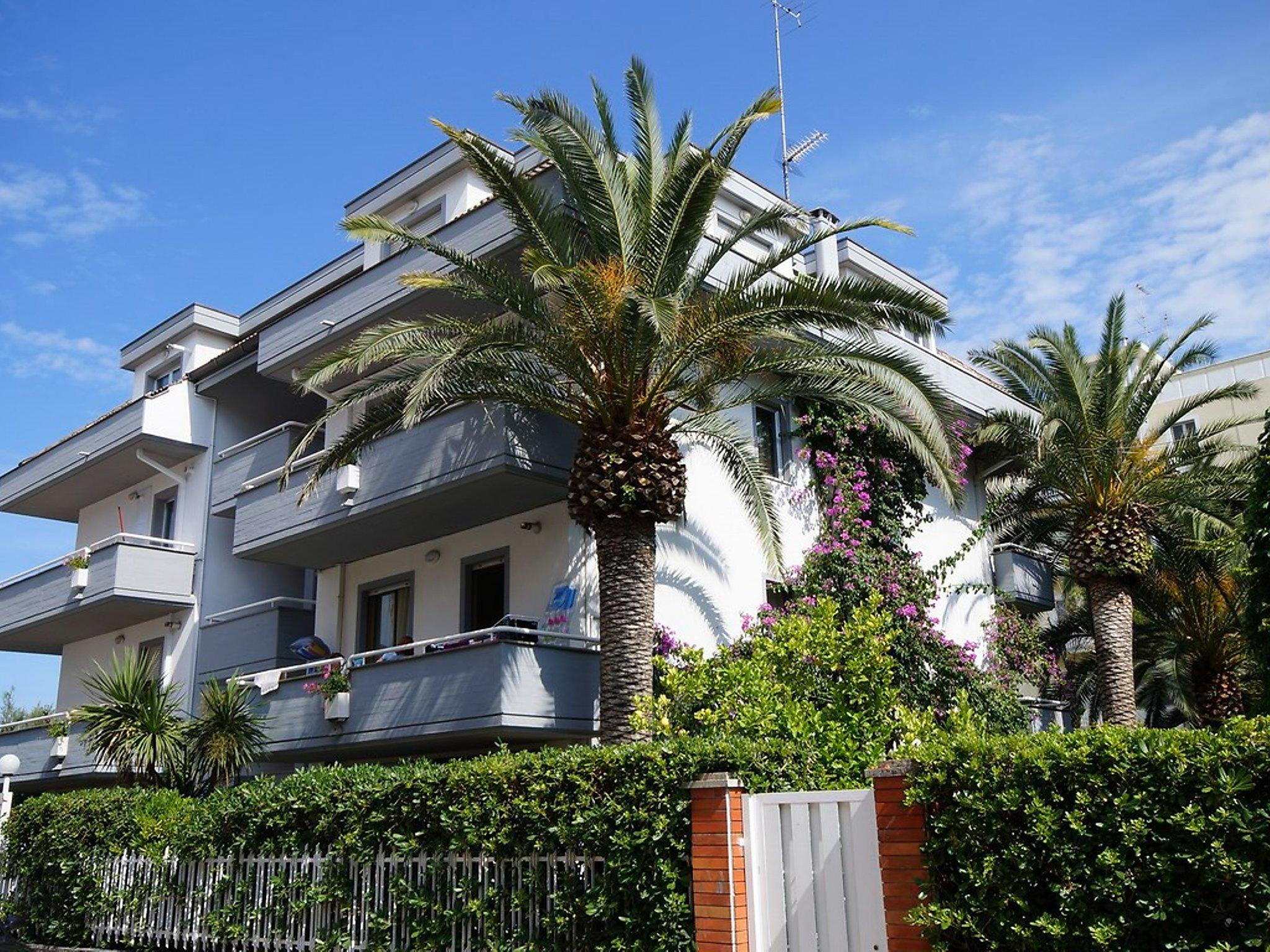 Foto 1 - Apartamento de 1 quarto em San Benedetto del Tronto com vistas do mar