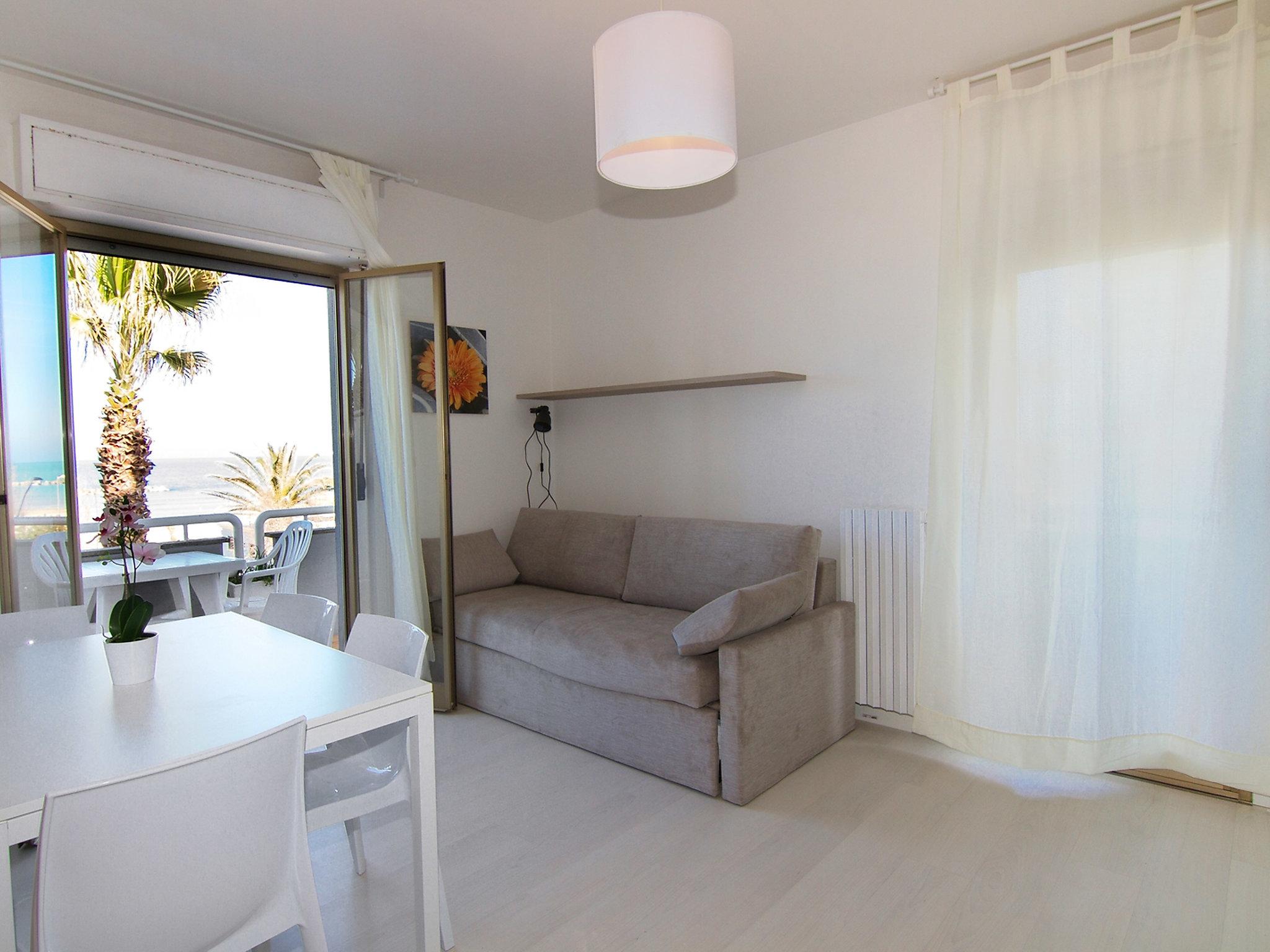 Foto 6 - Apartamento de 1 habitación en San Benedetto del Tronto con vistas al mar