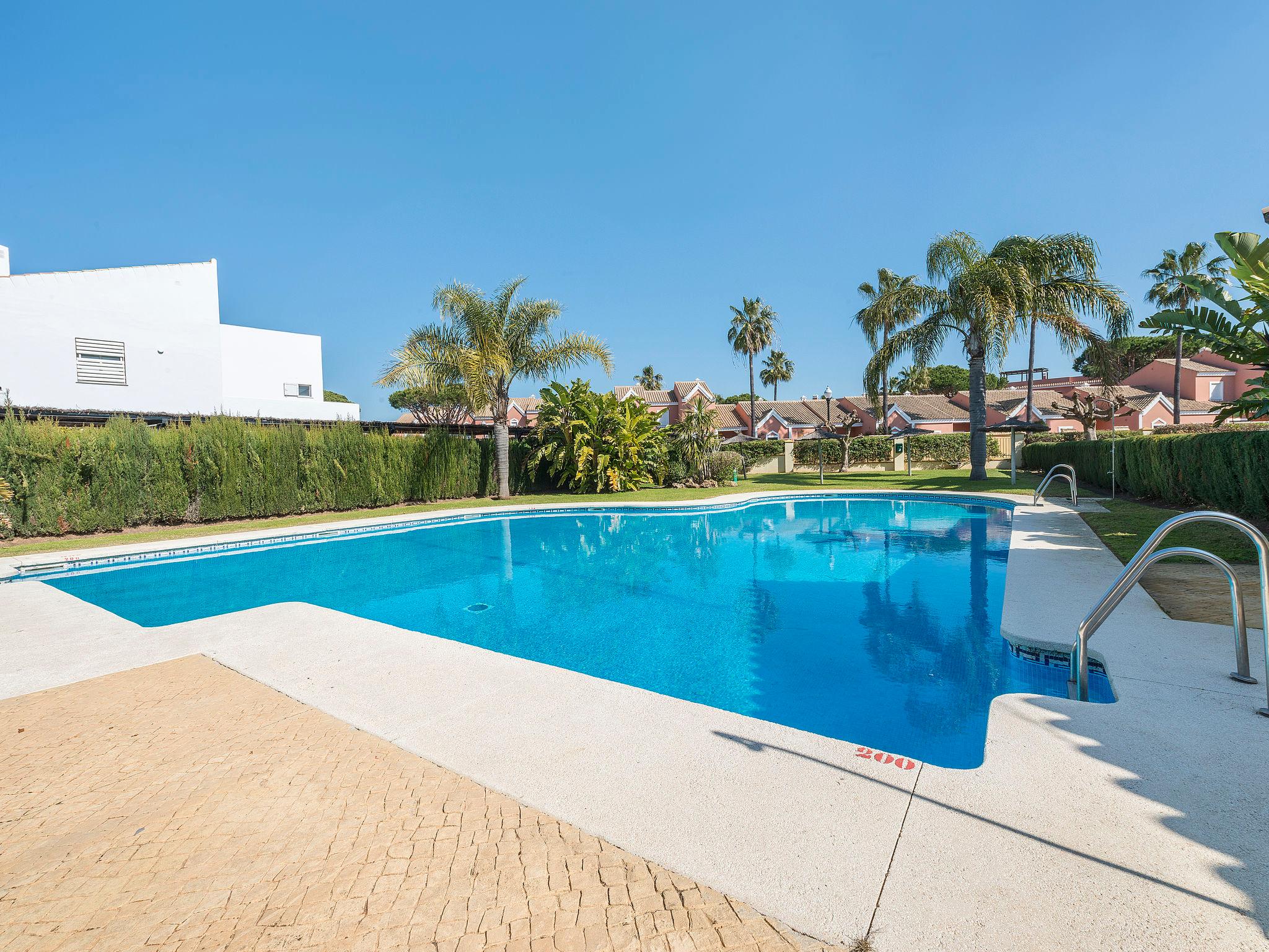 Foto 1 - Casa de 3 quartos em Chiclana de la Frontera com piscina e vistas do mar