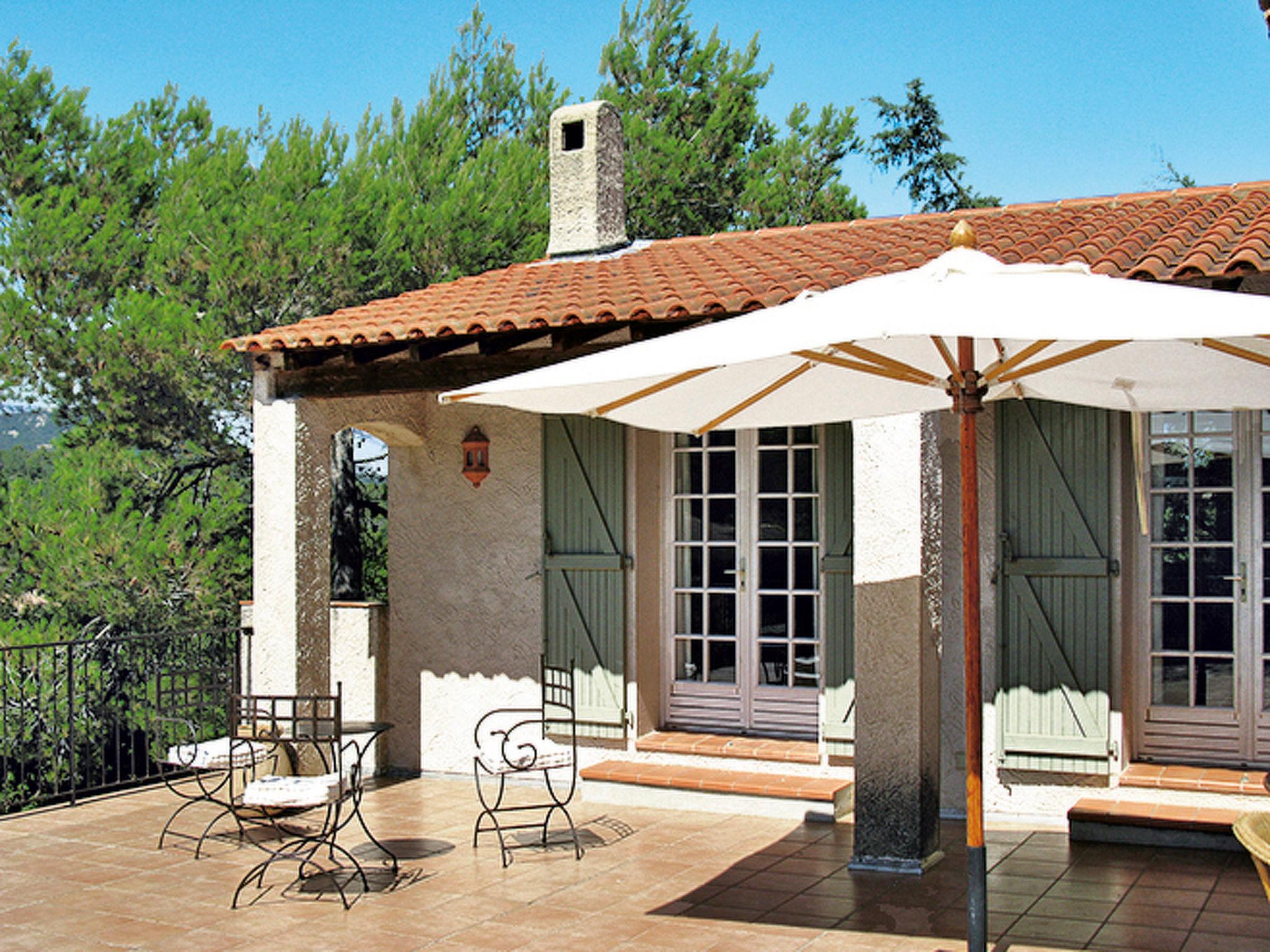 Photo 2 - Maison de 4 chambres à Rocbaron avec piscine privée et jardin